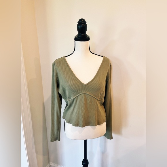 ASOS LONG SLEEVE CROP TOP - Picture 2 of 4